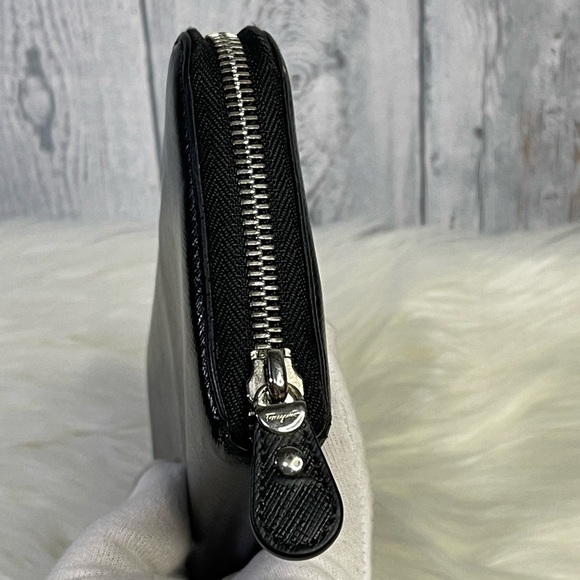 SALVATORE FERRAGAMO continental zip leather wallet in black - Picture 5 of 17